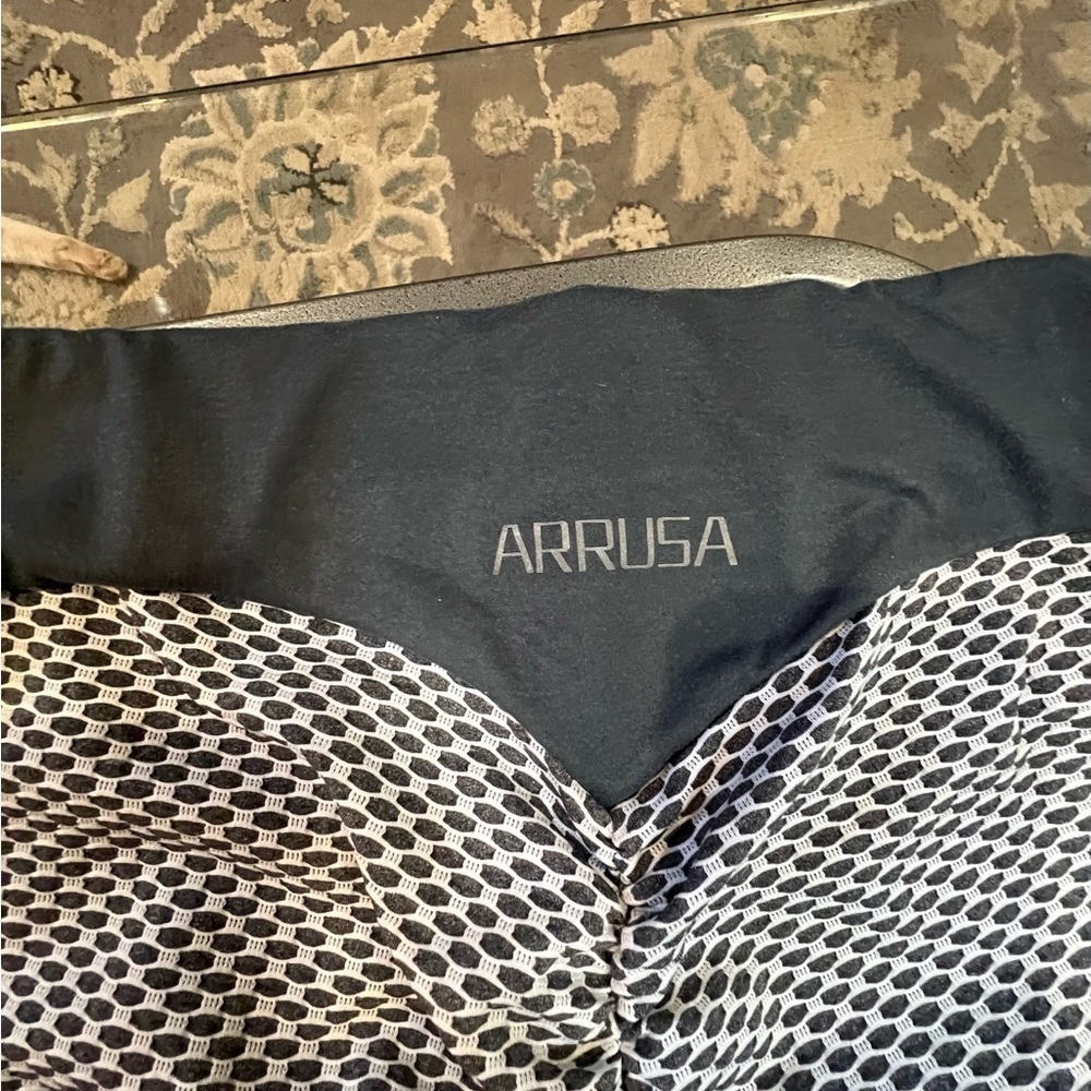 Arrusa Black and White tik tok leggings